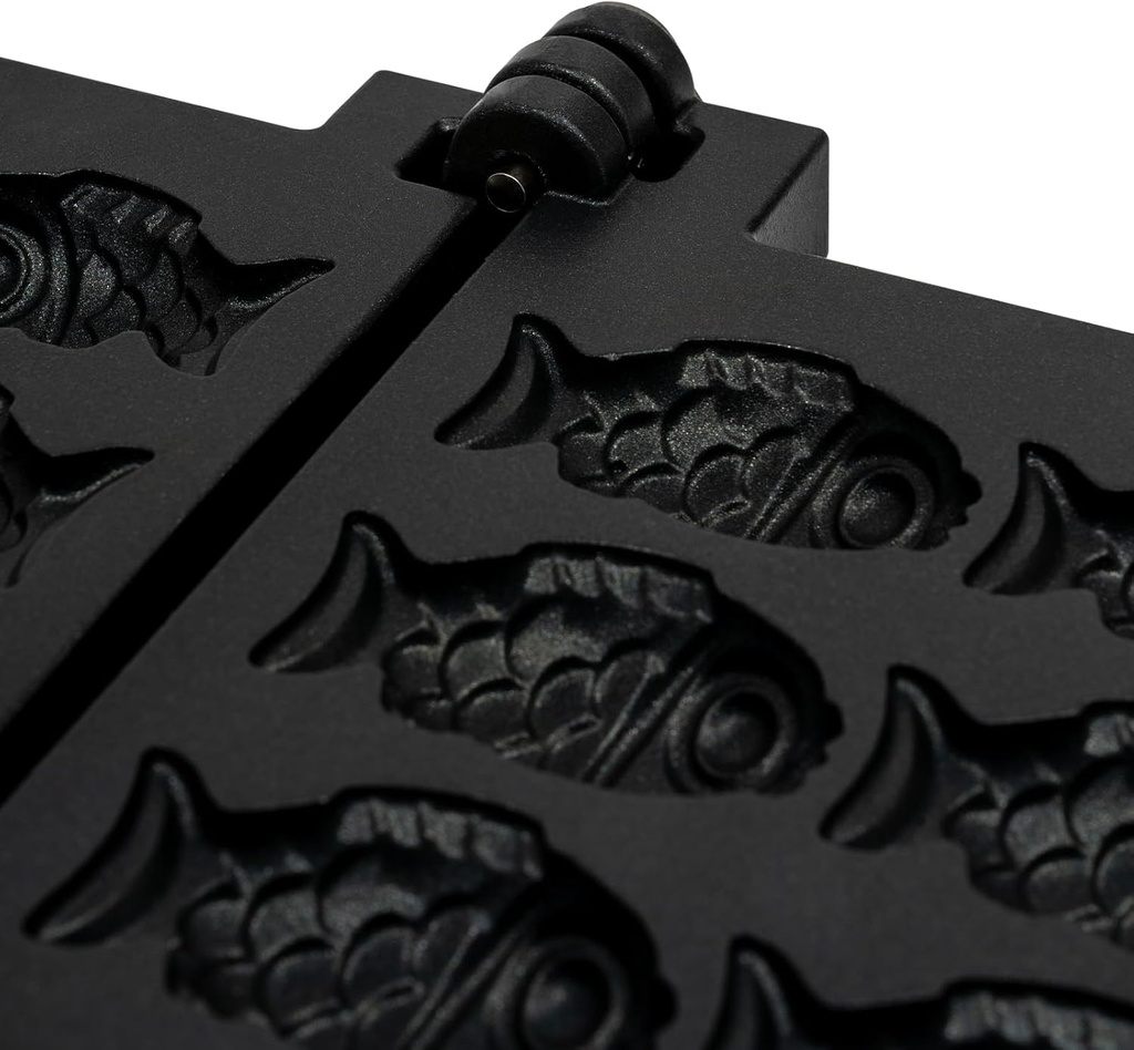 12-fish-shaped-holes-waffle-making-machi-4.jpg