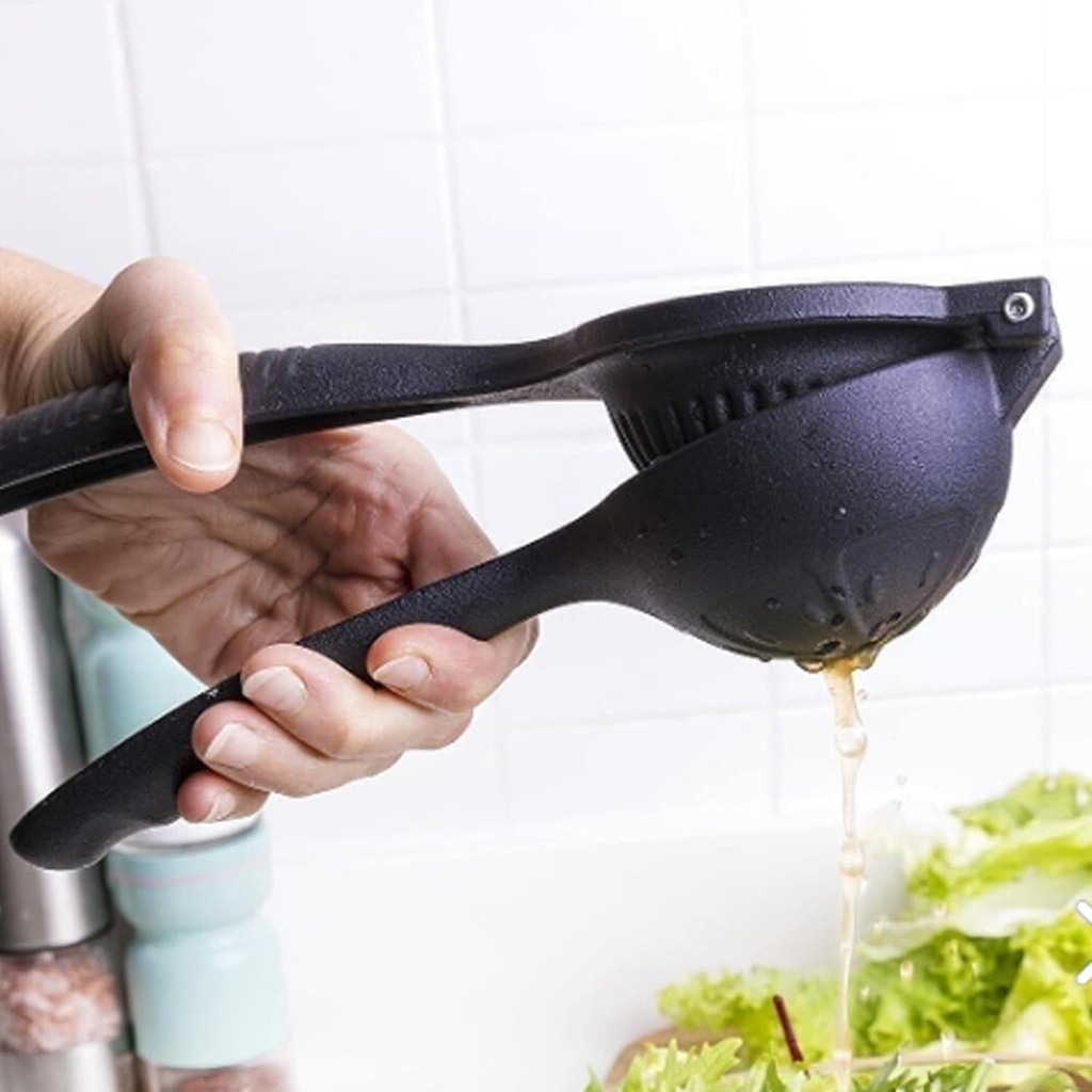 lemon-squeezer-and-lemon-user-together-s-2.jpg