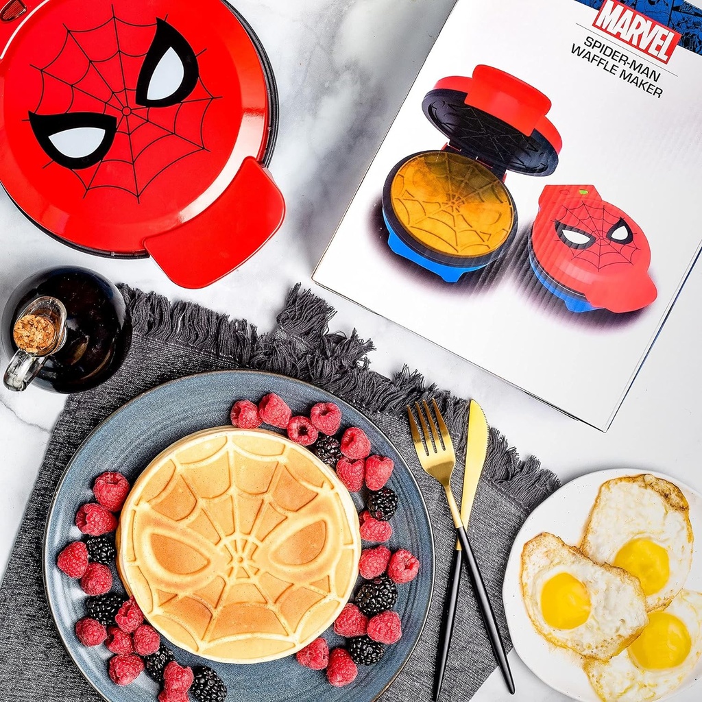 uncanny-brands-marvel-spiderman-waffle-m-2.jpg