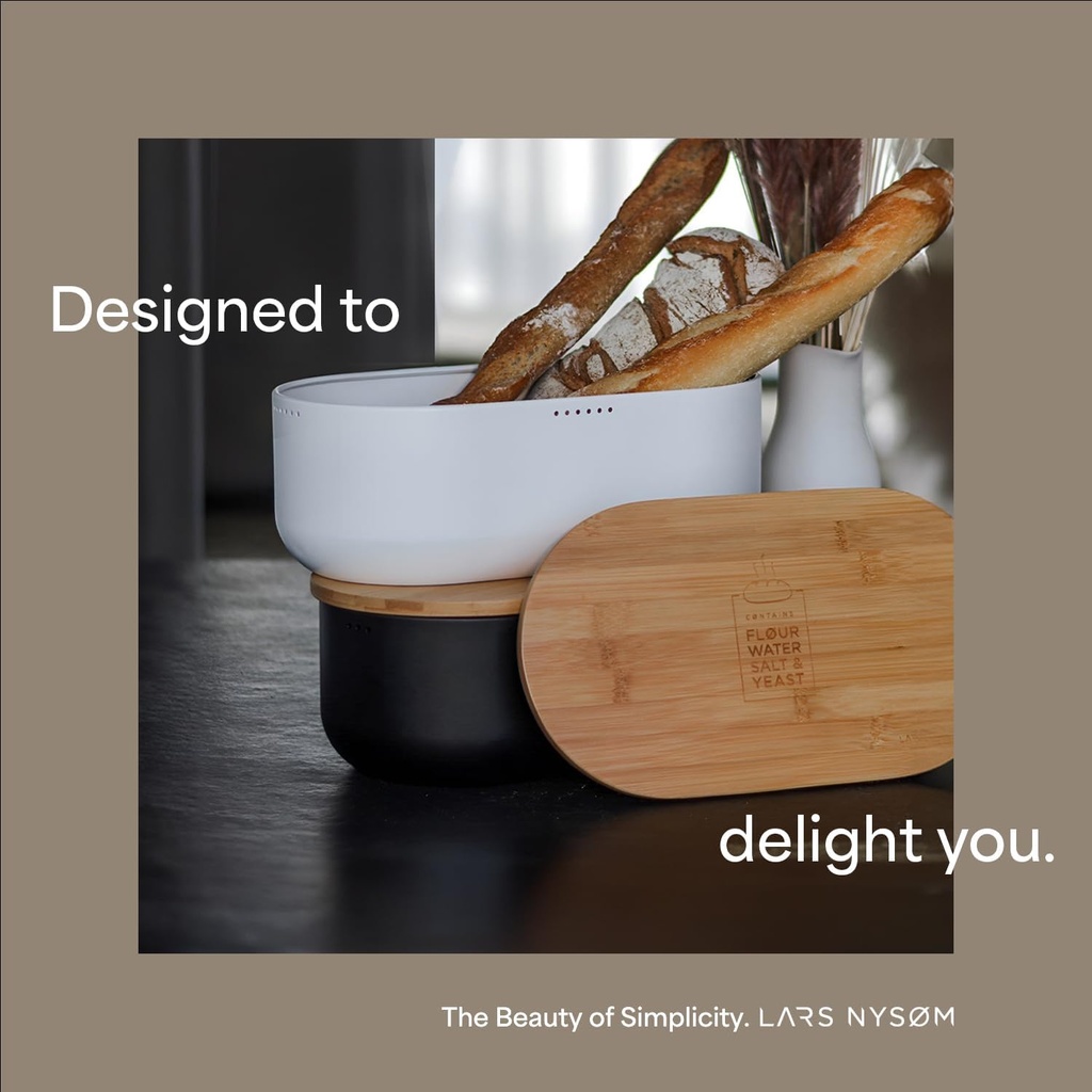 lars-nysøm-bread-box-i-metal-box-with-li-3.jpg