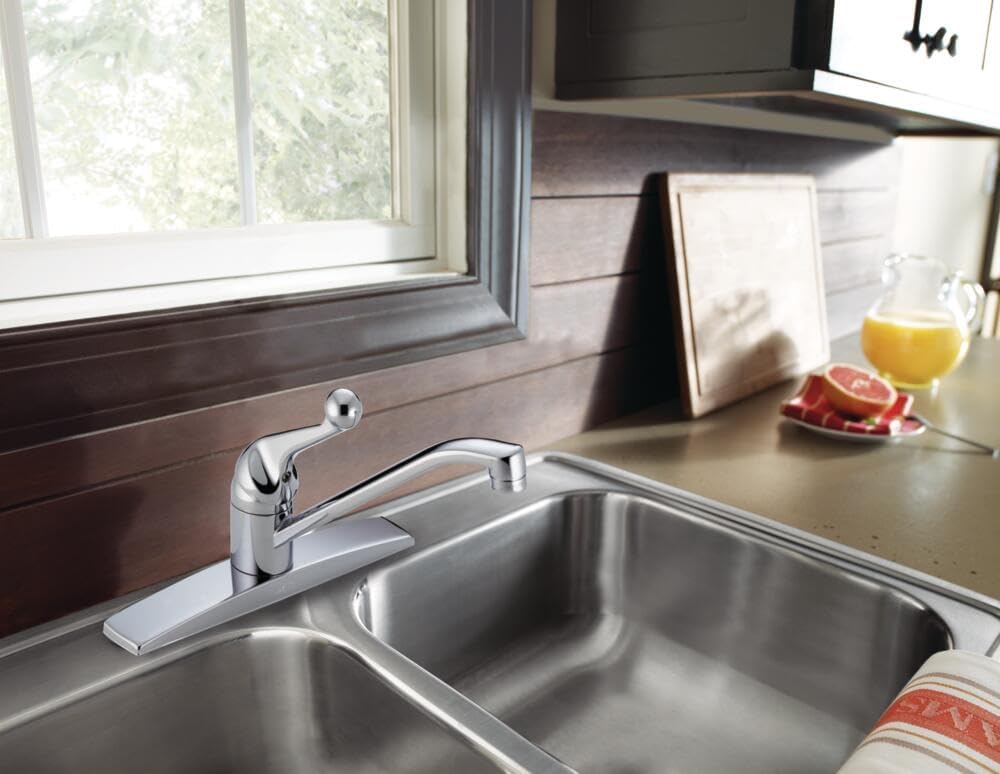 delta-classic-chrome-kitchen-faucet-3-ho-2.jpg