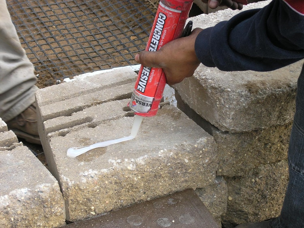 versa-lok-concrete-adhesive---cap-walls--2.jpg