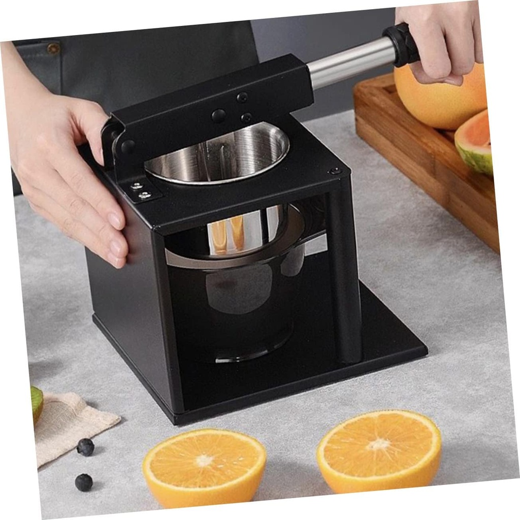 hand-press-squeezer-kitchen-gadget-citru-4.jpg