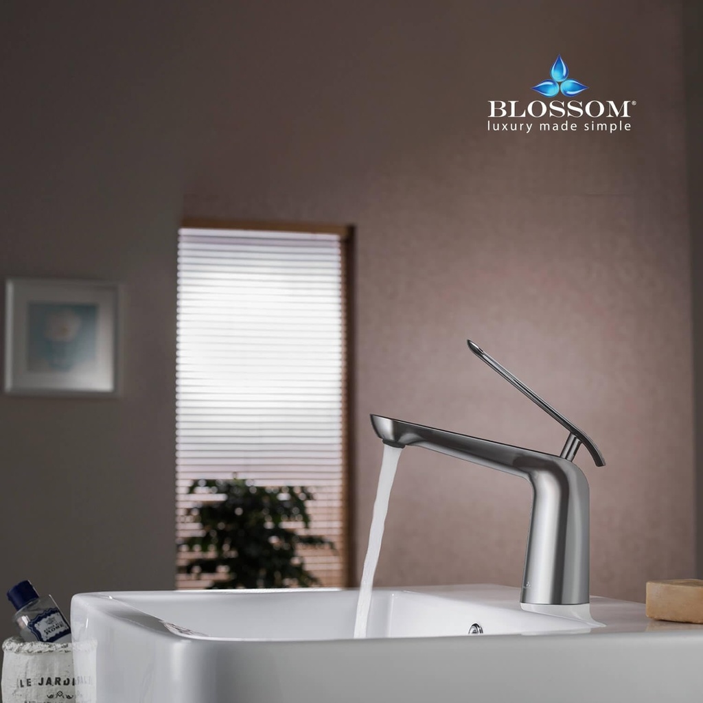 blossom-single-handle-bathroom-sink-fauc-2.jpg