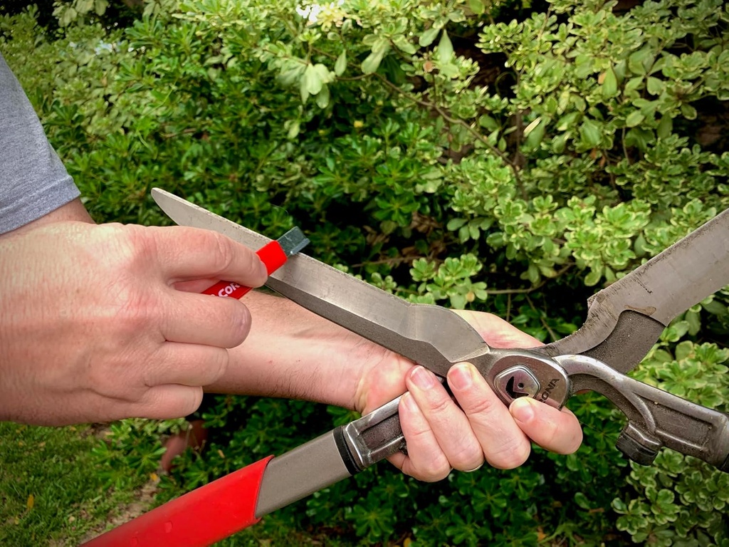 corona-sharpening-tool-garden-tool-blade-6.jpg
