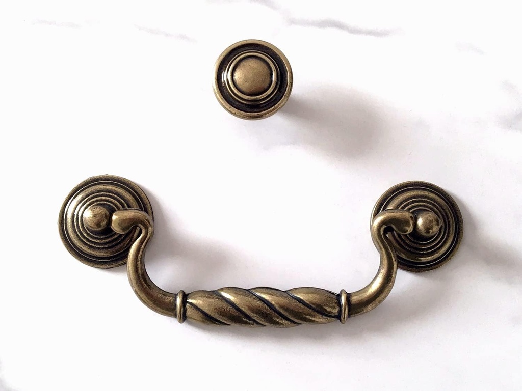 antique-bronze-drawer-knob-dresser-pull--3.jpg