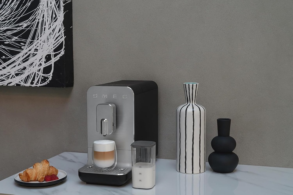 smeg-bcc13-fully-automatic-espresso-mach-2.jpg