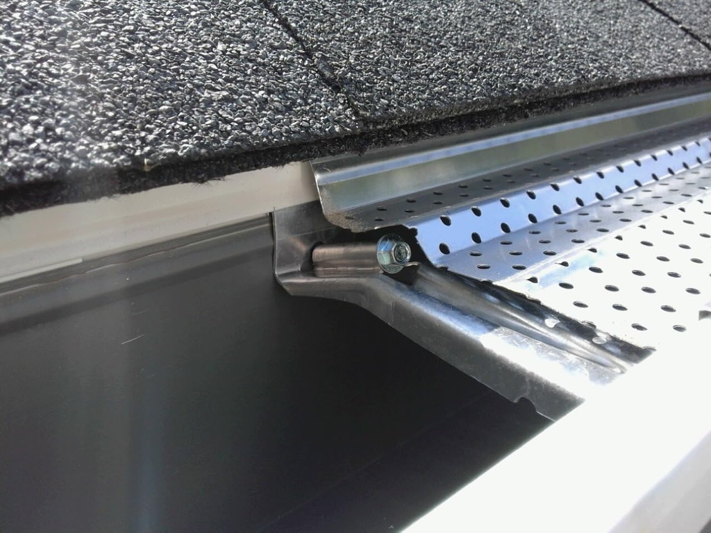 a-m-gutter-guard---aluminum-5-200-feet-m-6.jpg
