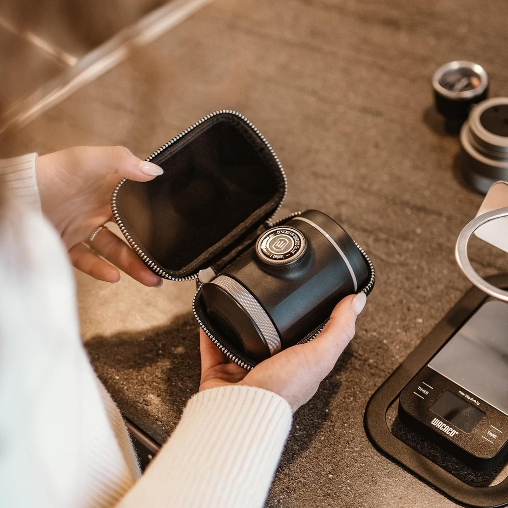 wacaco-picopresso-portable-espresso-make-3.jpg