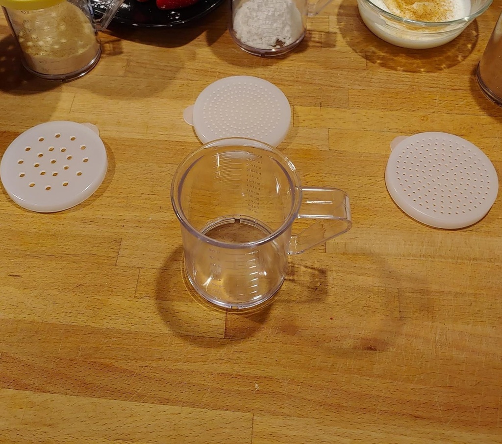 (Pack of 6) Polycarbonate Cheese/Dredge Shakers with 3 Snap-on lids featuring 2mm, 3mm, and 4 mm diameter holes 10 oz, Clear seasoning shaker, sugar/spice dispenser, large salt and pepper shakers (6)